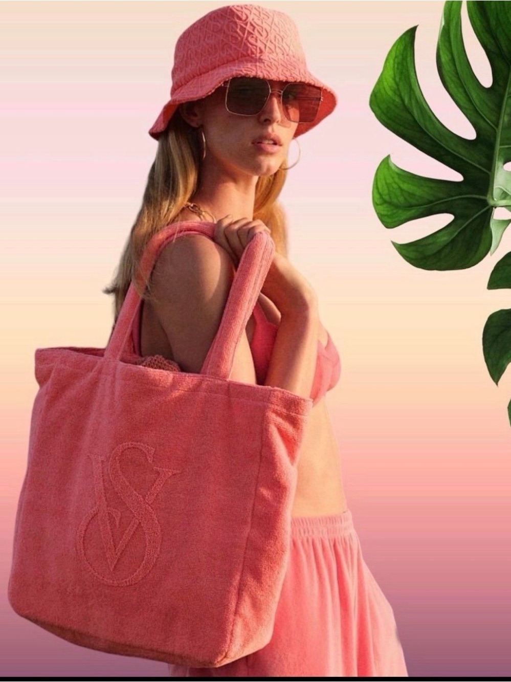 NEW X-LARGE Victoria’s Secret Terry Short & Beach bag plus free Bucket Hat